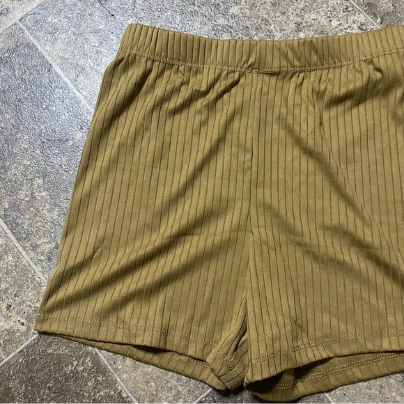 Ribbed High Waisted Fitted Shorts - Picture 6 of 6